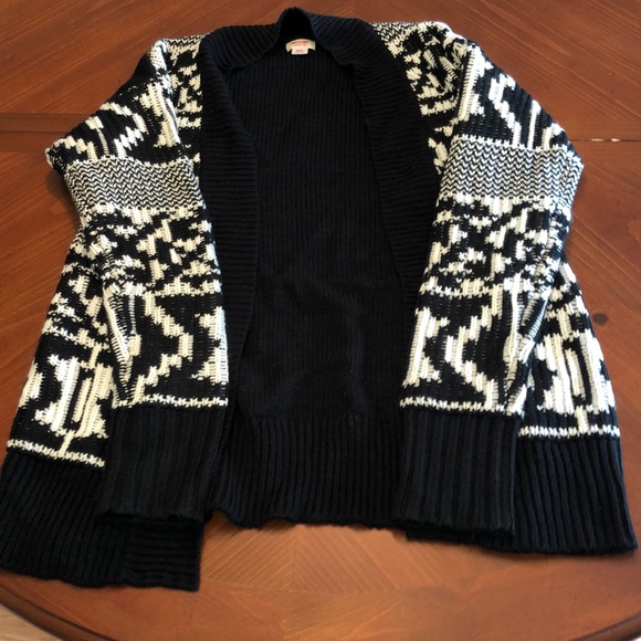 Chunky Mossimo Black and White Patterned Cardigan - Picture 1 of 3